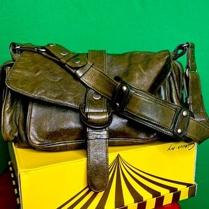 KOOBS vintage Avocado green. Sturdy and clean. Stressed leather look. Satchel